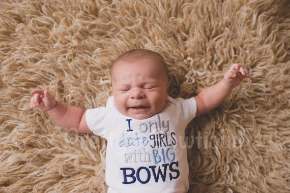 Boys I only date girls with big bows bodysuit or shirt -- funny baby shirt or bodysuit