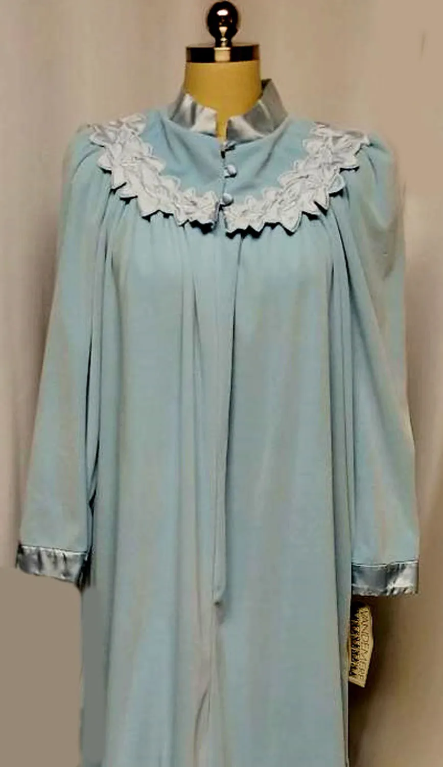 *NEW OLD STOCK W TAGS - VINTAGE 1970s VANDEMERE  VELOUR & SATIN ZIP UP DRESSING GOWN ROBE IN BABY BLUE - MADE IN THE U.S.A.!!!