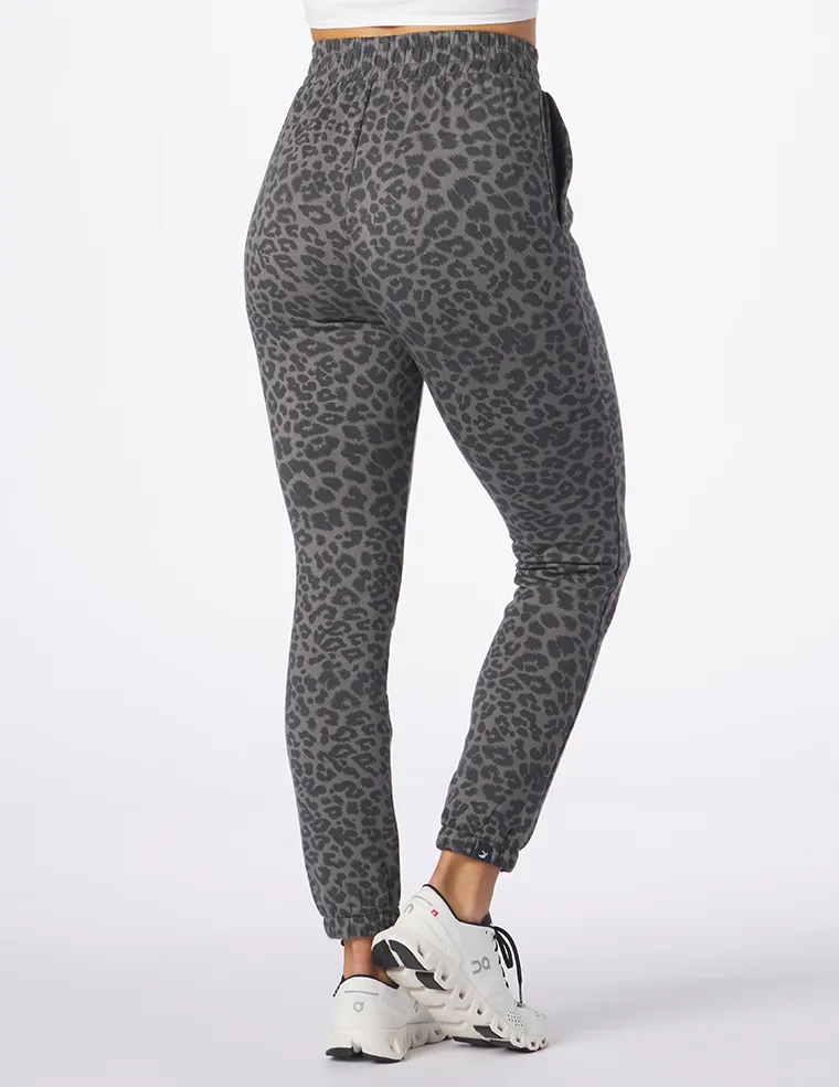 Powder Jogger: Black Leopard