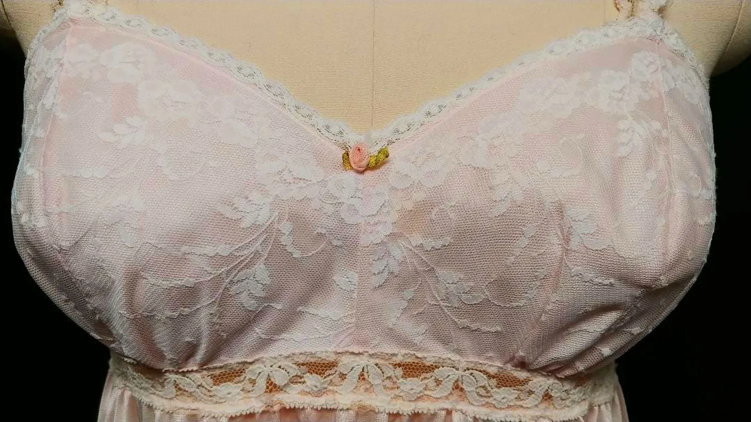 *VINTAGE OLGA "SLEEPING PRETTY" LIGHTLY PADDED LACE BRA NIGHTGOWN IN PEONY